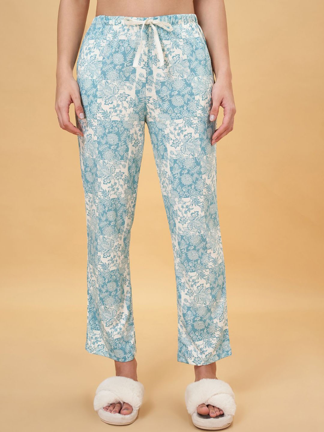 

Dreamz by Pantaloons Women Printed Cotton Mid- Rise Lounge Pant, Off white