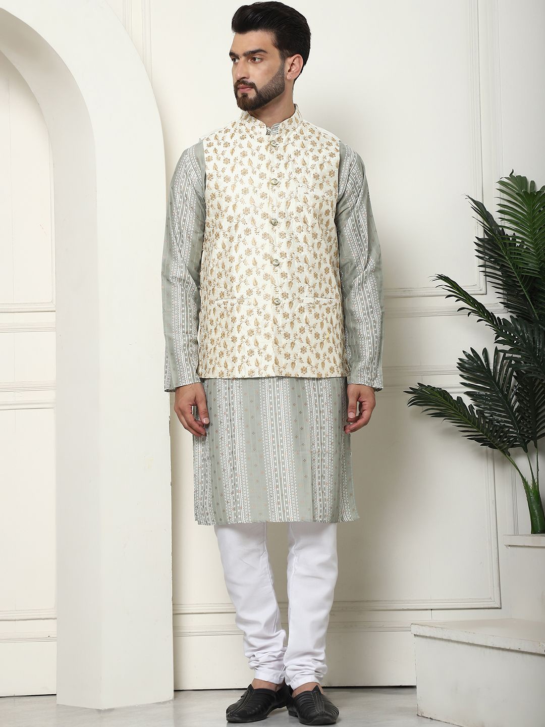 

SOJANYA Ethnic Motifs Printed Regular Thread Work Kurta with Churidar, Green