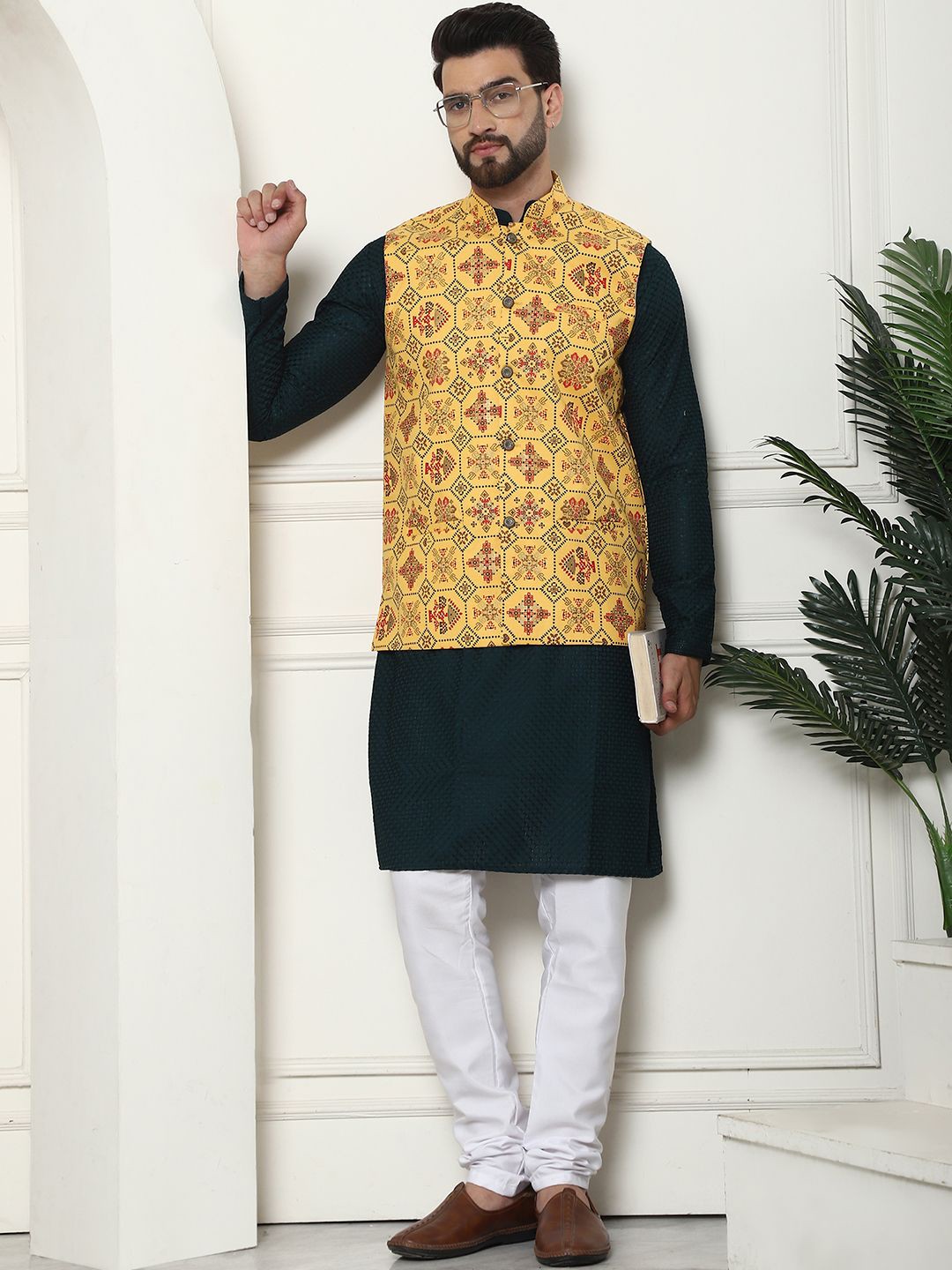 

SOJANYA Checked Regular Pure Cotton Kurta with Churidar & Nehru Jacket, Green