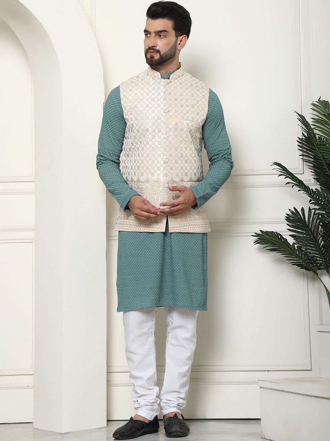 

SOJANYA Regular Pure Cotton Straight Kurta with Churidar, Sea green