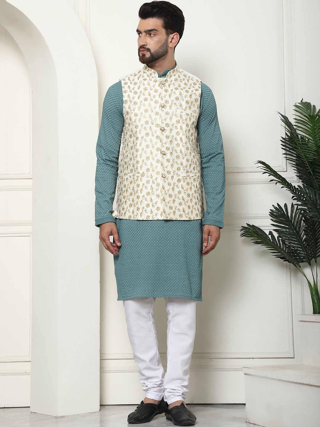 

SOJANYA Floral Embroidered Regular Pure Cotton Kurta with Churidar & Nehru Jacket, Sea green