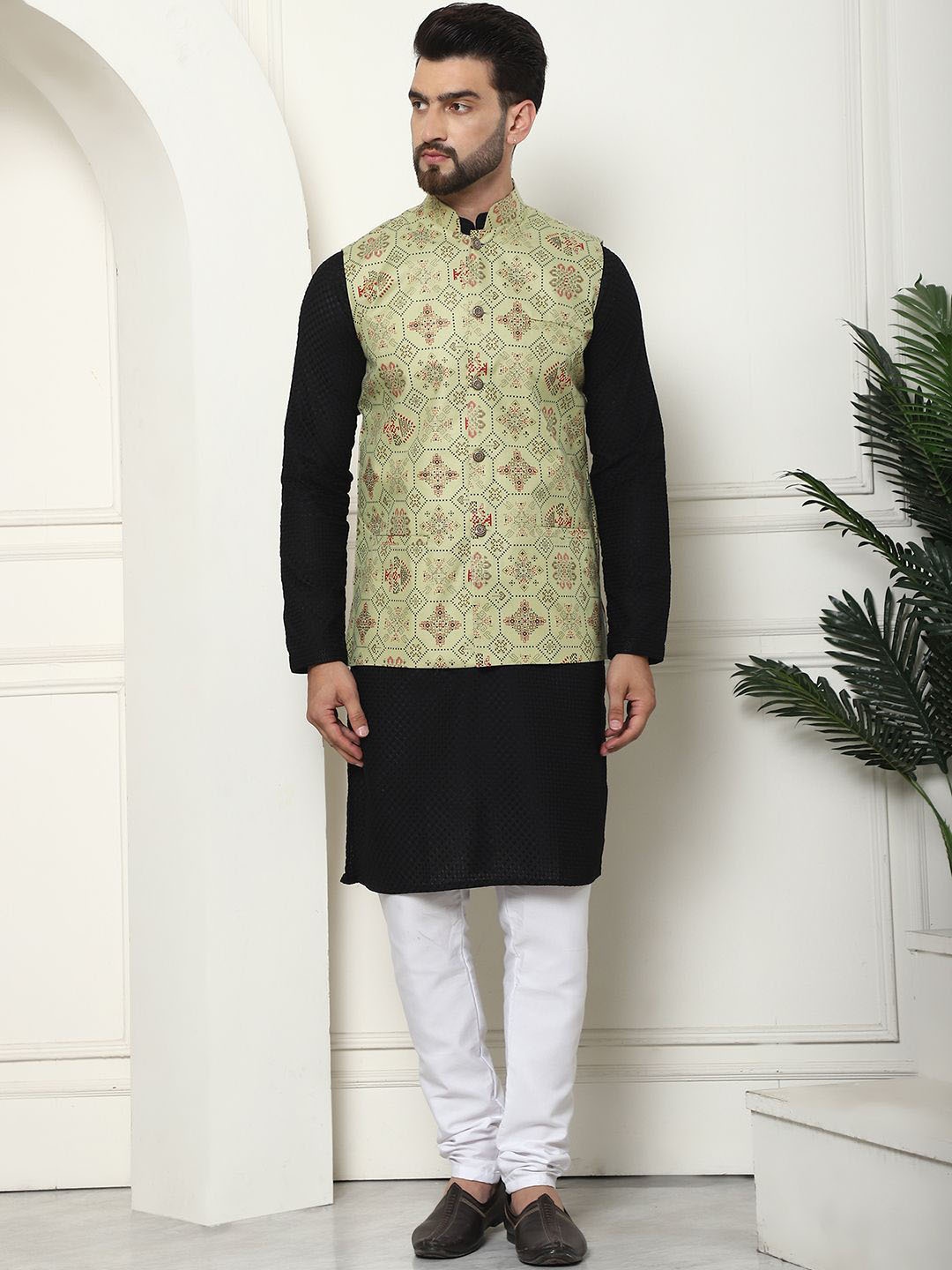 

SOJANYA Checked Pure Cotton Kurta With Churidar & Nehru Jacket, Black