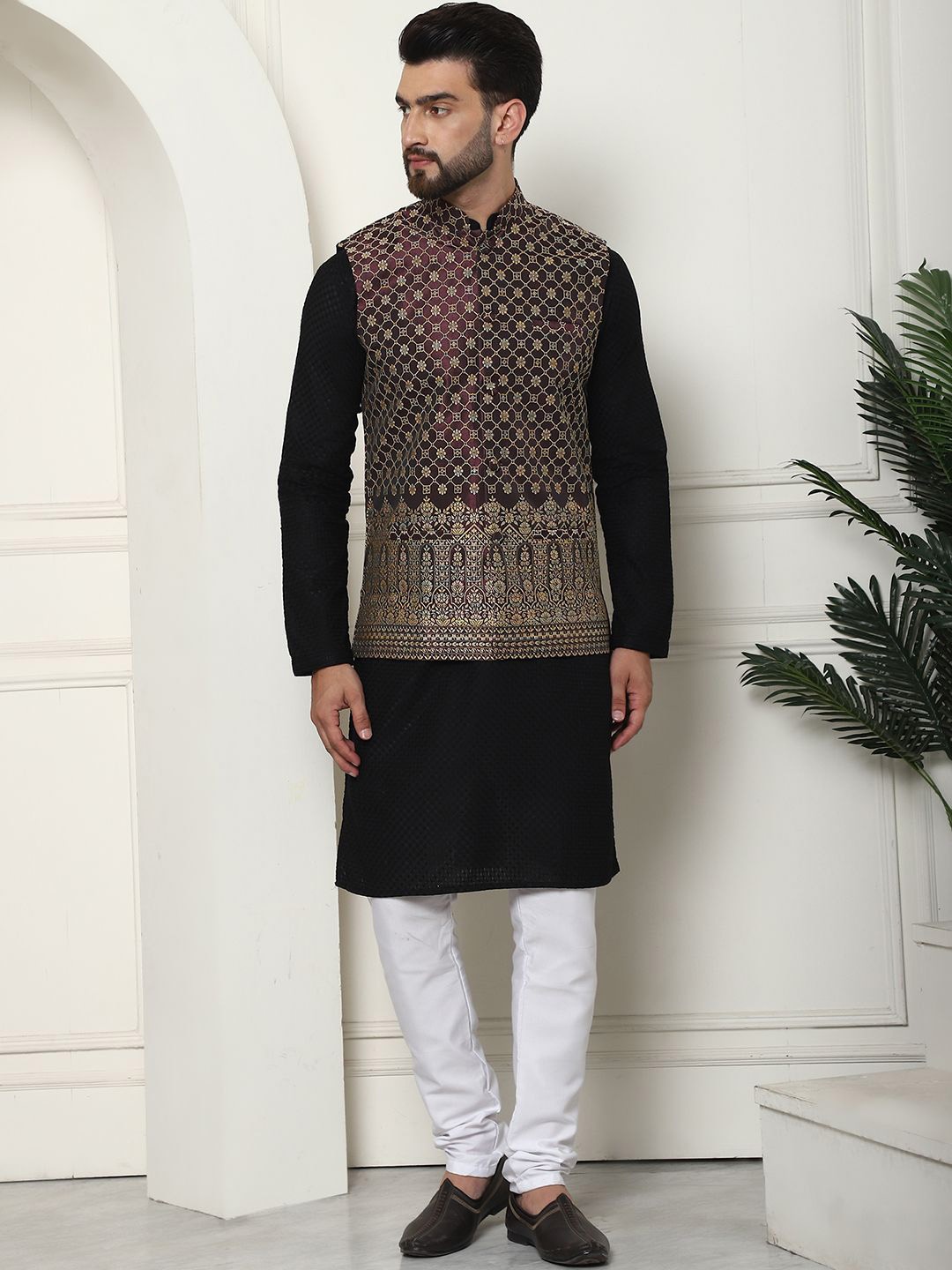 

SOJANYA Embroidered Regular Thread Work Pure Cotton Straight Kurta with Churidar, Black