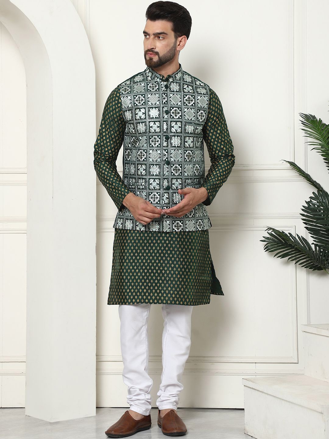 

SOJANYA Ethnic Motifs Embroidered Regular Thread Work Kurta with Churidar & Nehru Jacket, Green