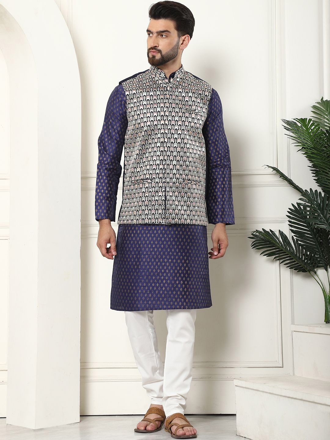 

SOJANYA Ethnic Motifs Printed Regular Straight Kurta with Churidar, Blue