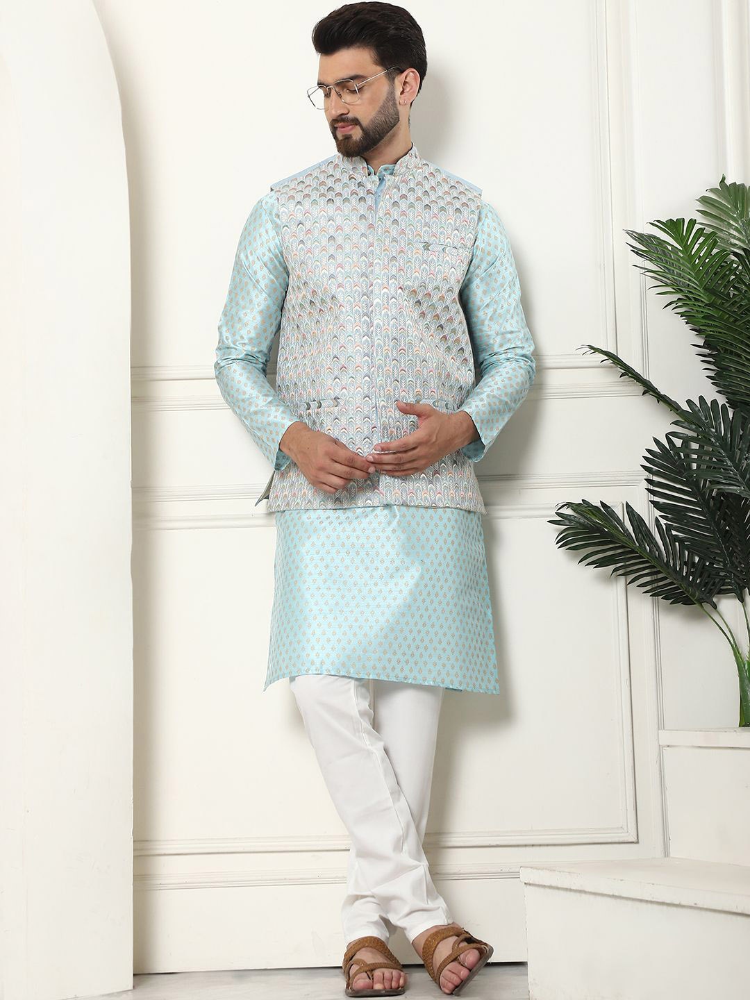 

SOJANYA Floral Printed Regular Straight Kurta with Churidar, Turquoise blue
