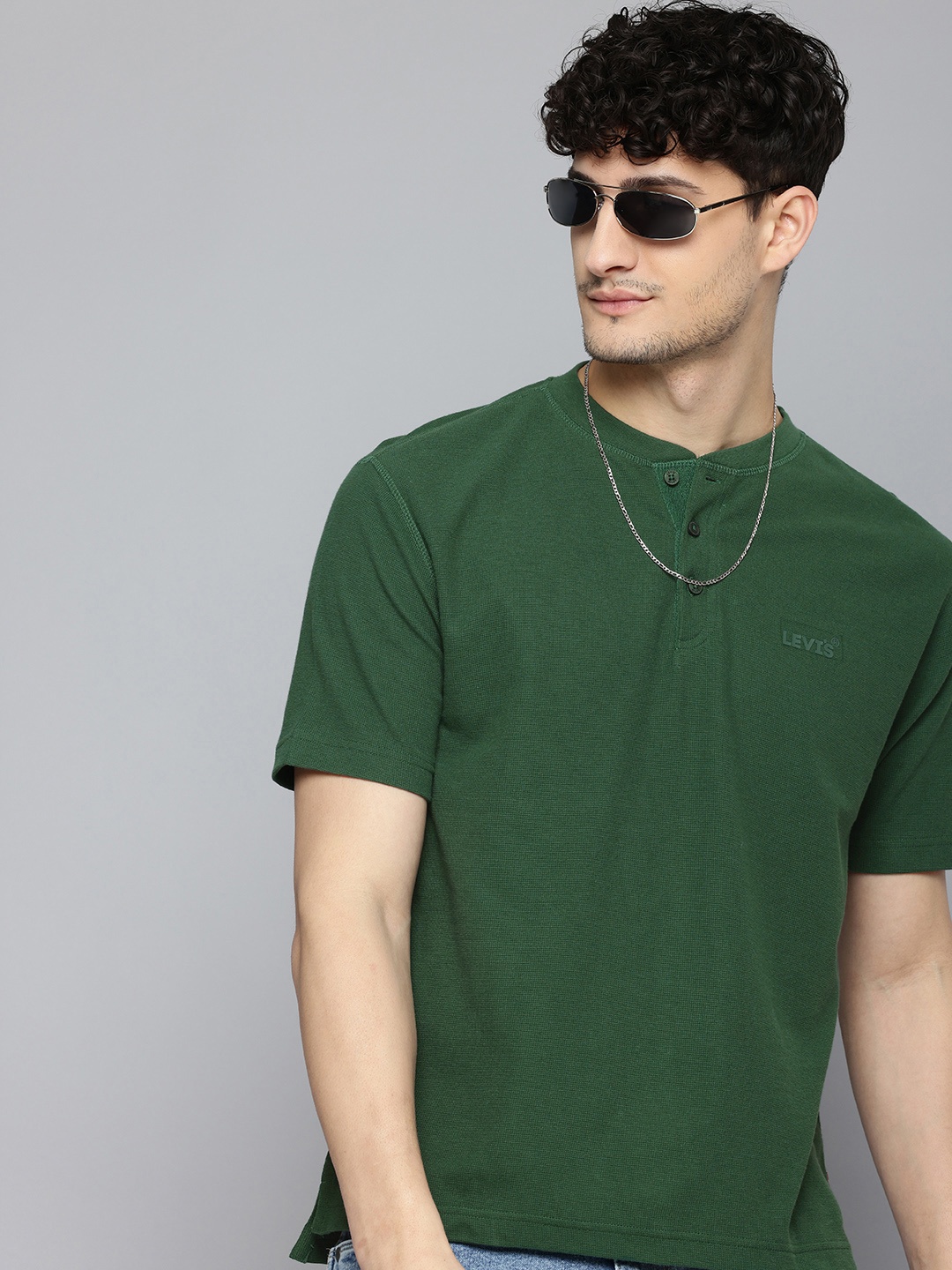 

Levis Henley Neck Straight Fit Pure Cotton T-shirt, Green