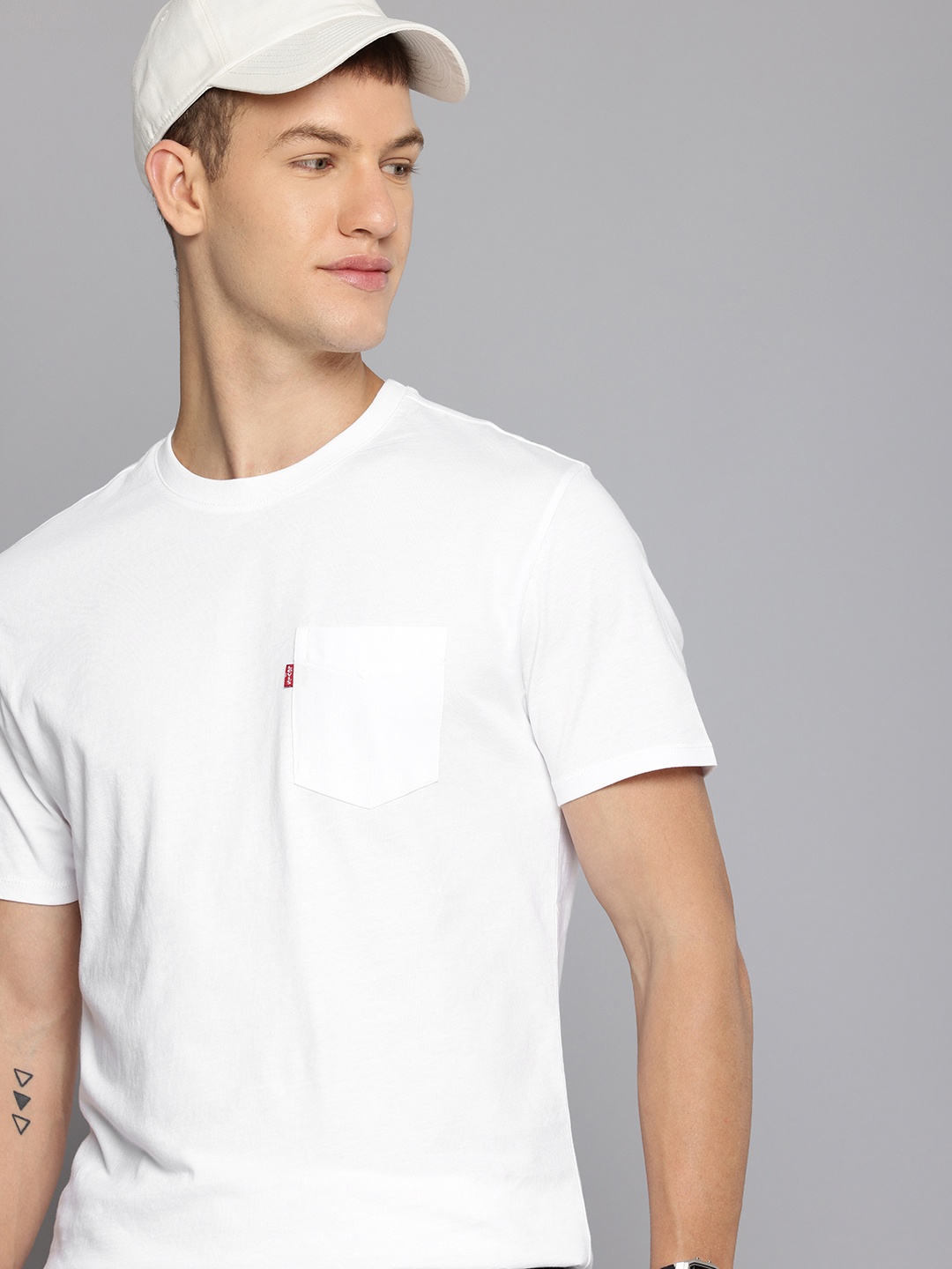 

Levis Pure Cotton Slim Fit Pocket T-shirt, White