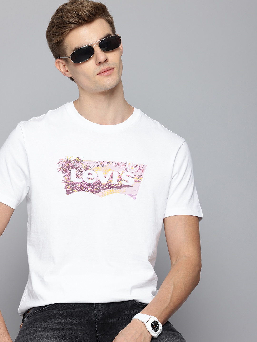 

Levis Brand Logo Printed Pure Cotton Slim Fit T-shirt, White