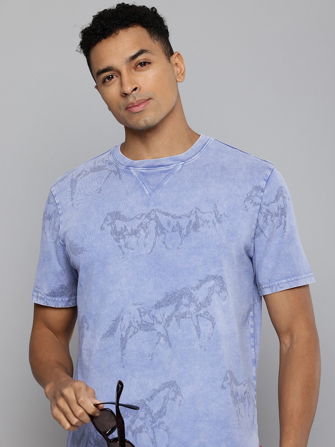 

Levis Washed Conversational Print Casual T-shirt, Blue