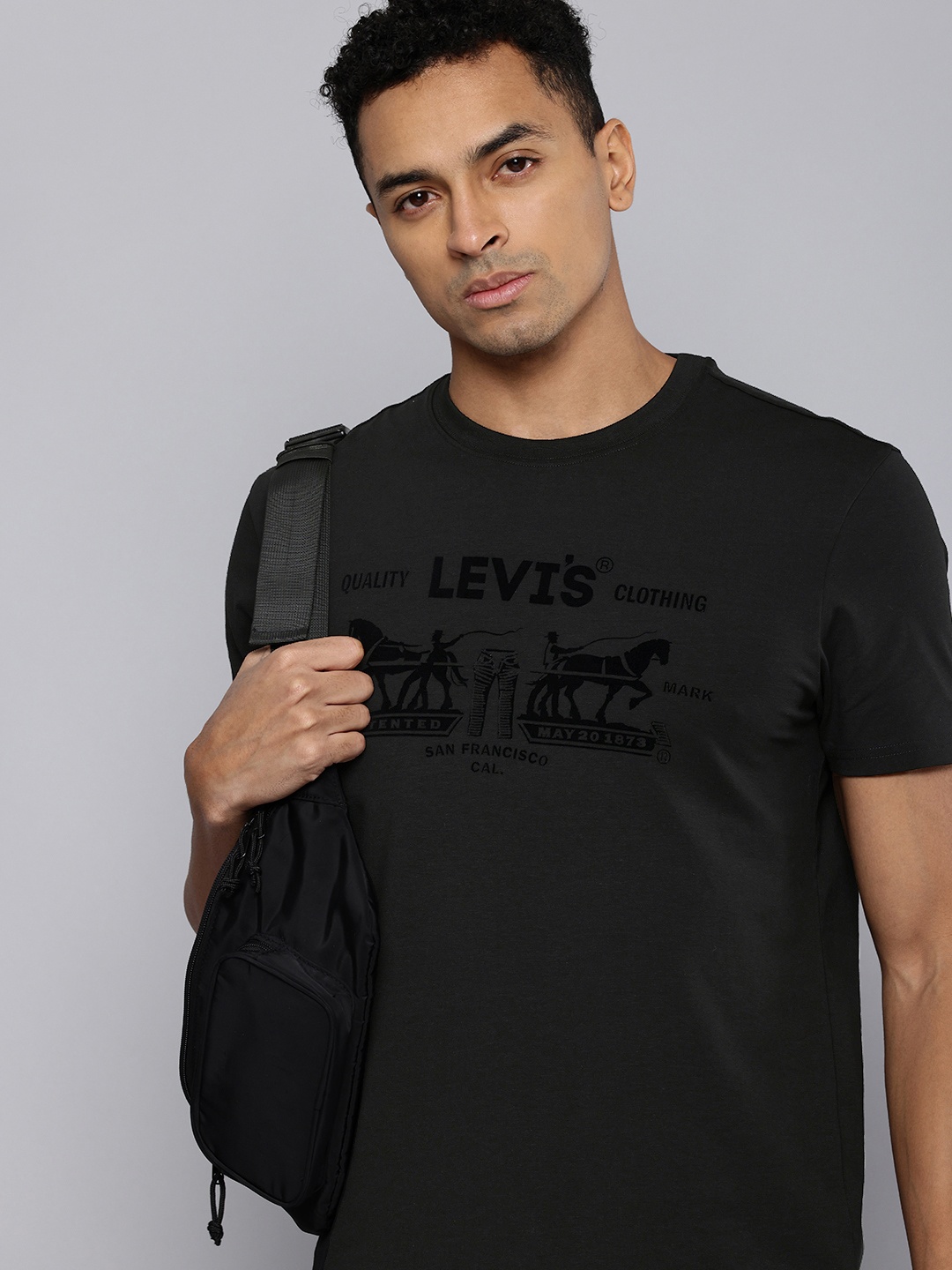 

Levis Brand Logo Printed Slim Fit T-shirt, Black