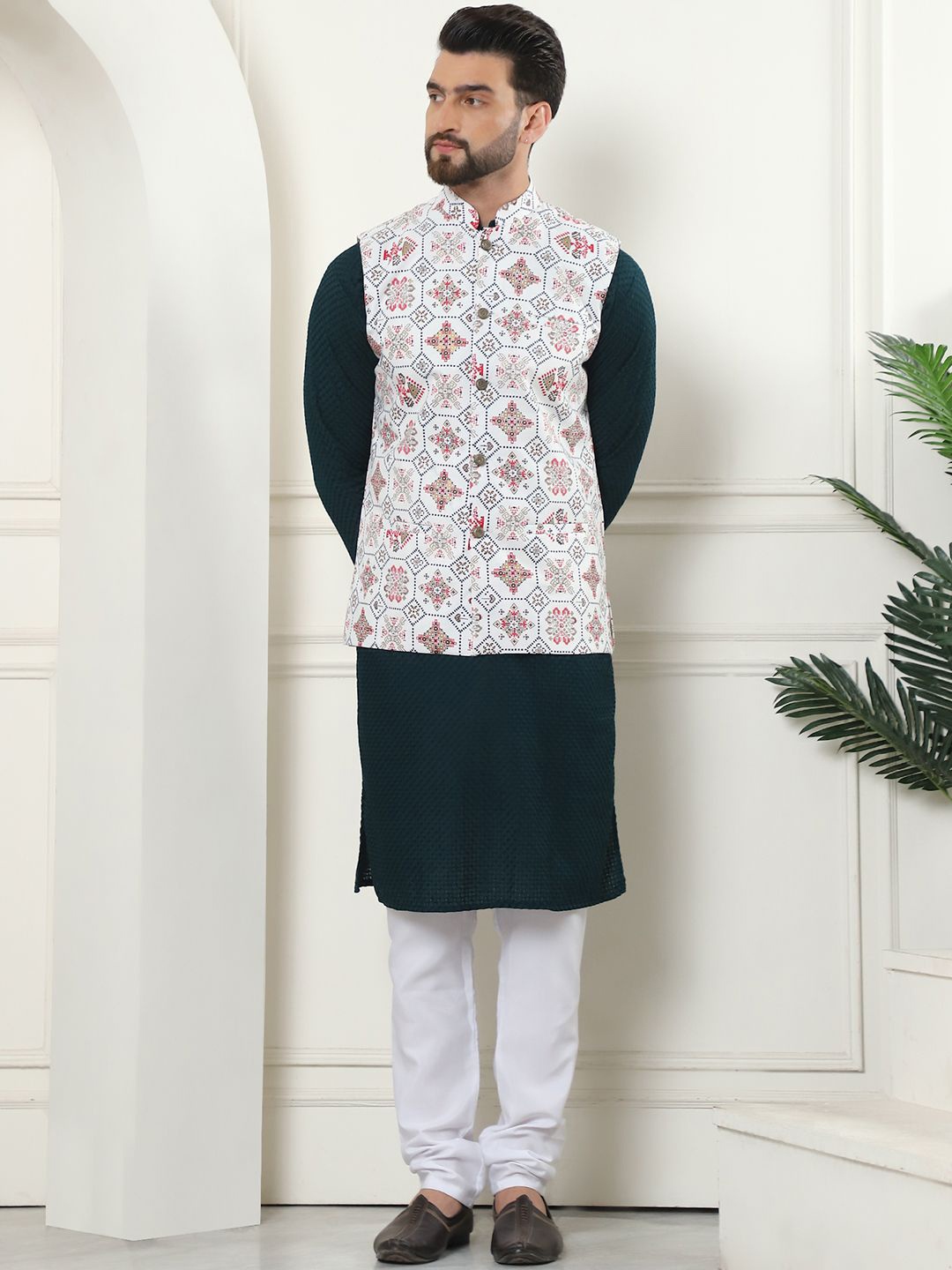 

SOJANYA Embroidered Regular Thread Work Pure Cotton Kurta with Churidar, Green