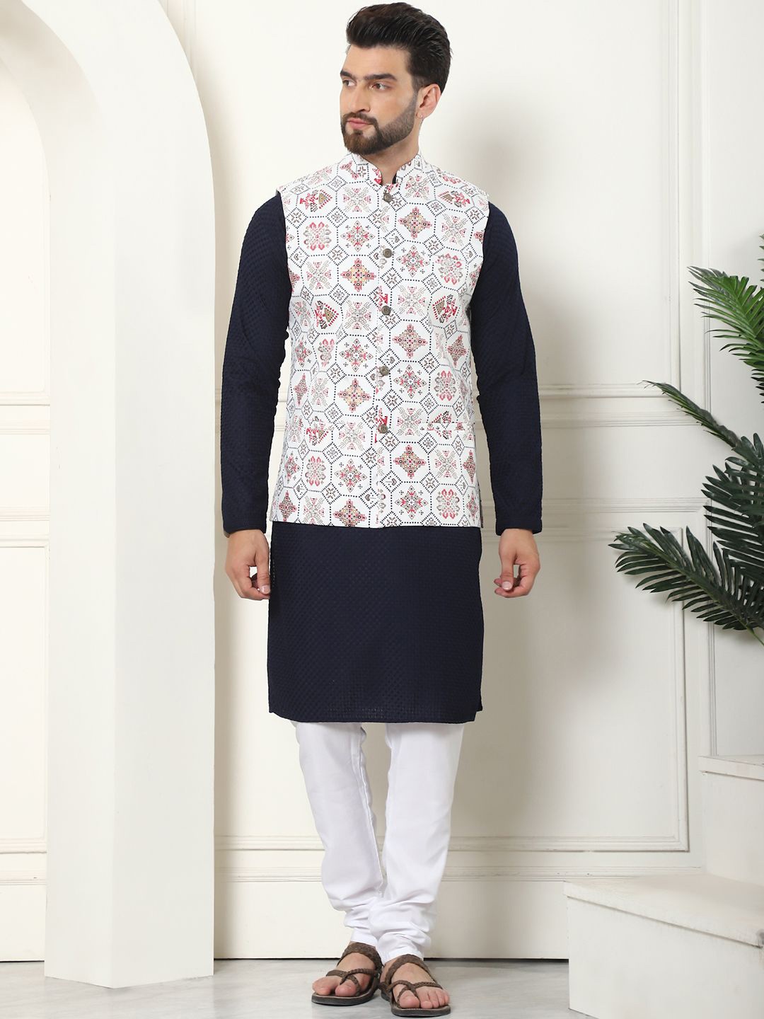 

SOJANYA Checked Regular Pure Cotton Kurta with Churidar & Nehru Jacket, Navy blue