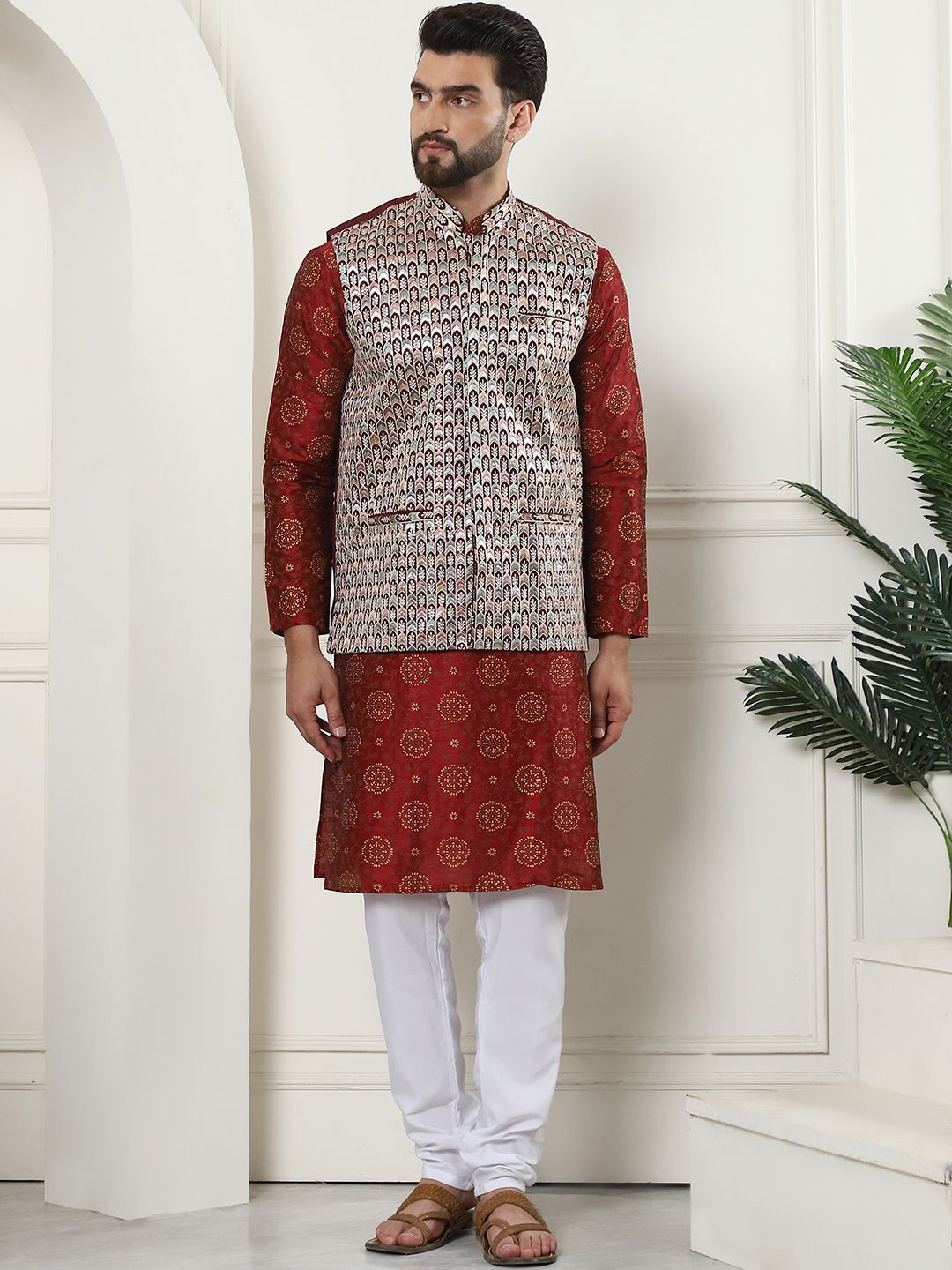 

SOJANYA Mandarin Collar Ethnic Motifs Regular Straight Kurta with Churidar, Maroon