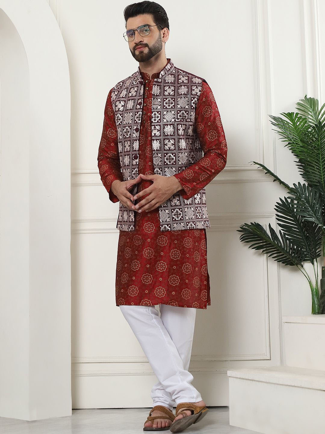 

SOJANYA Floral Printed Regular Kurta with Churidar & Nehru Jacket, Maroon