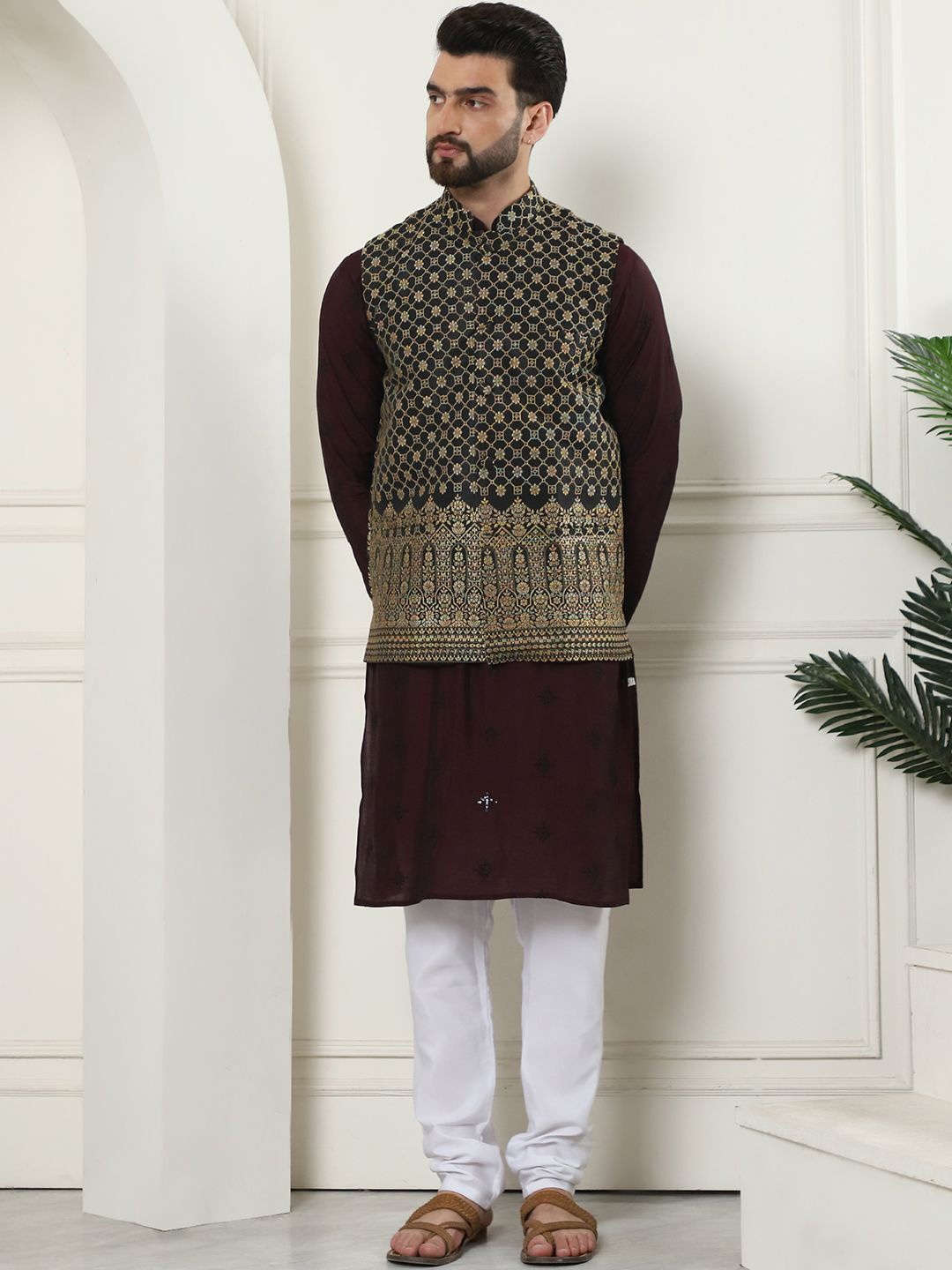 

SOJANYA Floral Embroidered Regular Kurta with Churidar, Purple