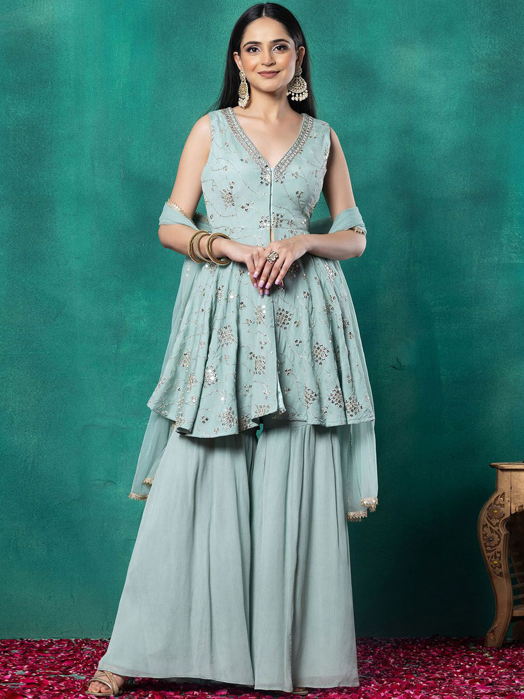 

Indya Luxe Floral Embroidered V-Neck Zari Anarkali Kurta With Sharara & Dupatta, Green