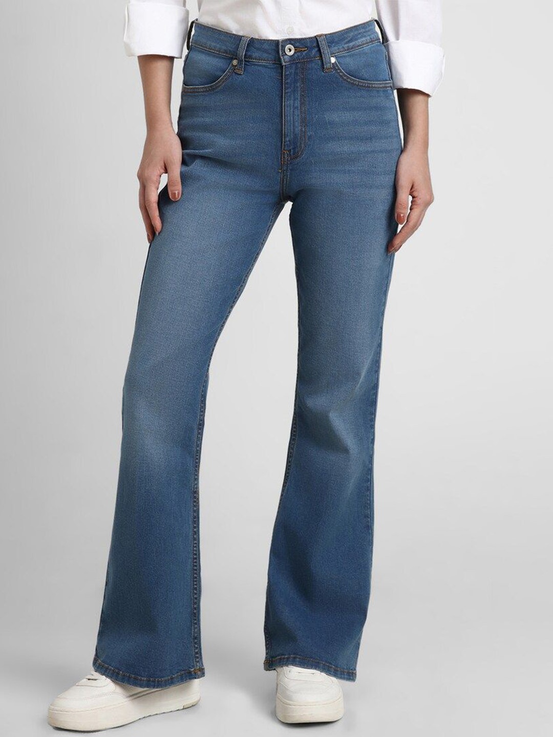 

FOREVER 21 Women Flared Clean Look Mid-Rise Light Fade Jeans, Navy blue