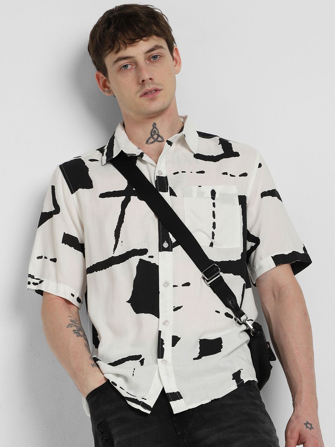 

FOREVER 21 Men Opaque Printed Casual Shirt, White