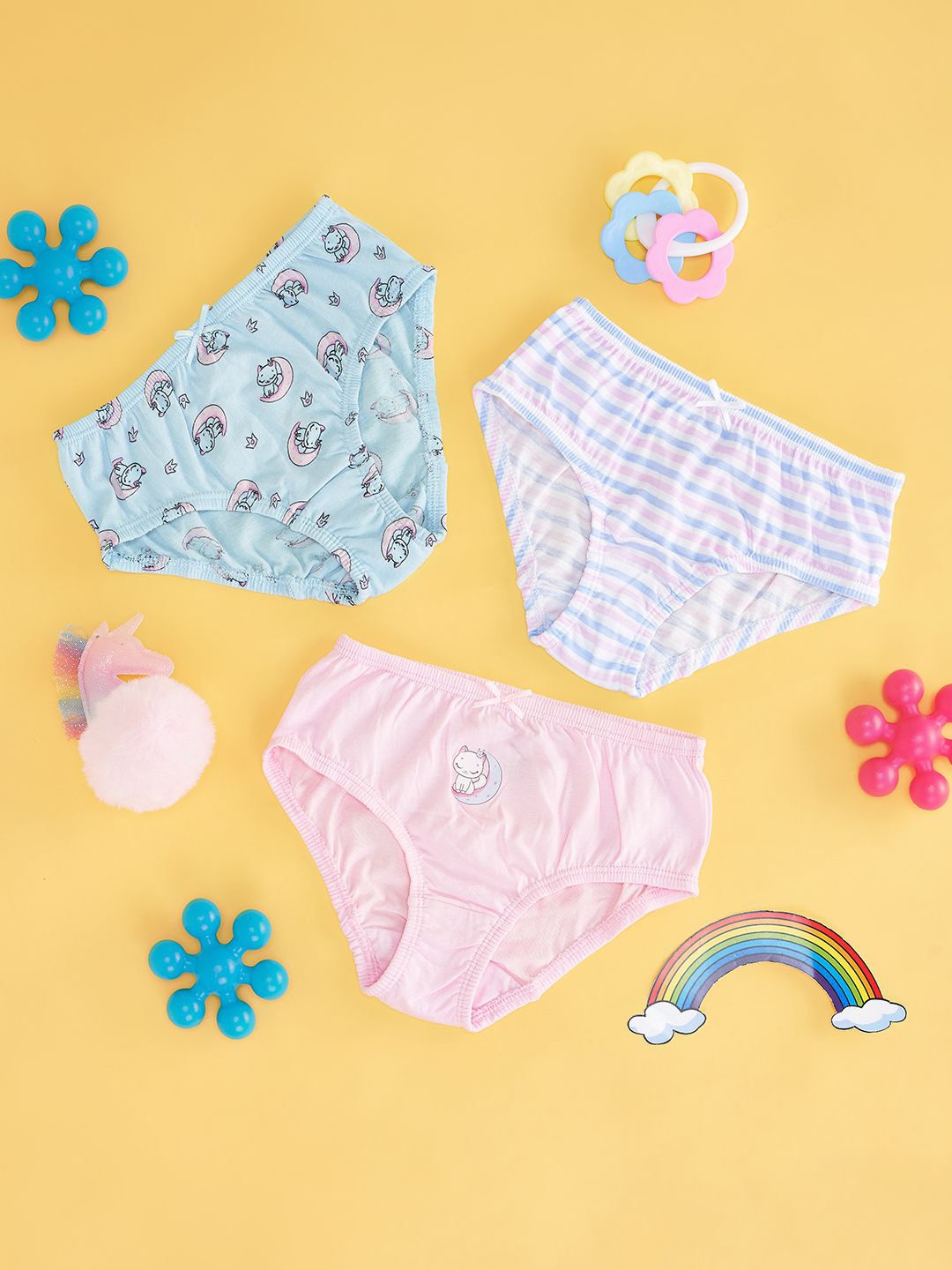 

Pantaloons Junior Girls Pack Of 3 Printed Basic Briefs, White