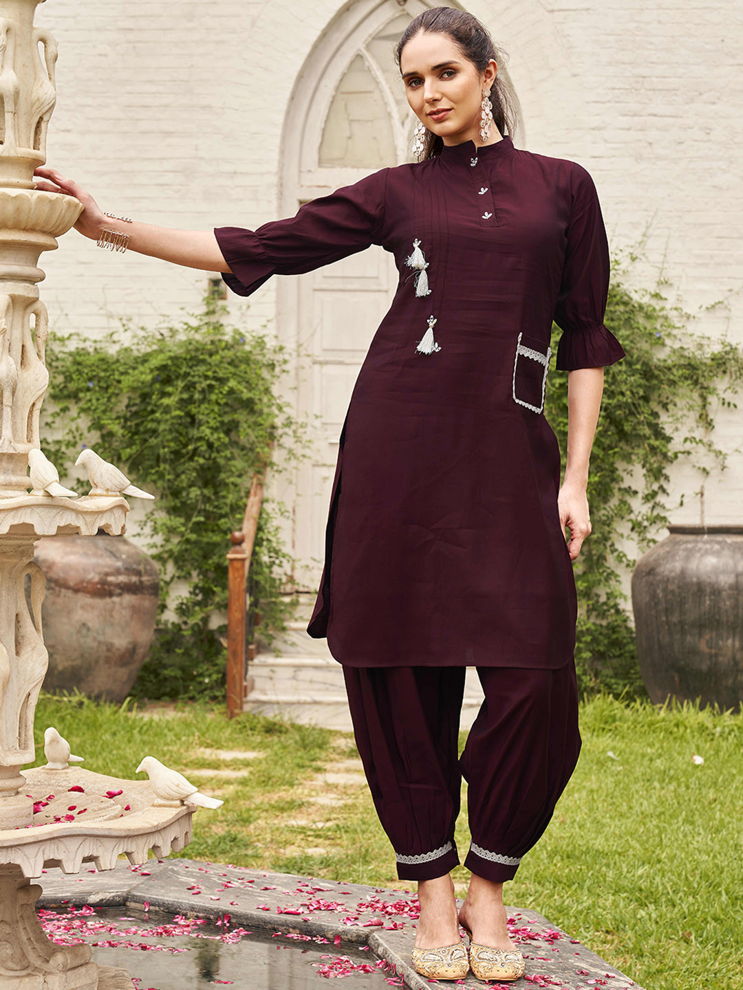 

Tikhi Imli ISHA Mandarine Collar Tunic With Pathani Pant Co-Ords, Burgundy