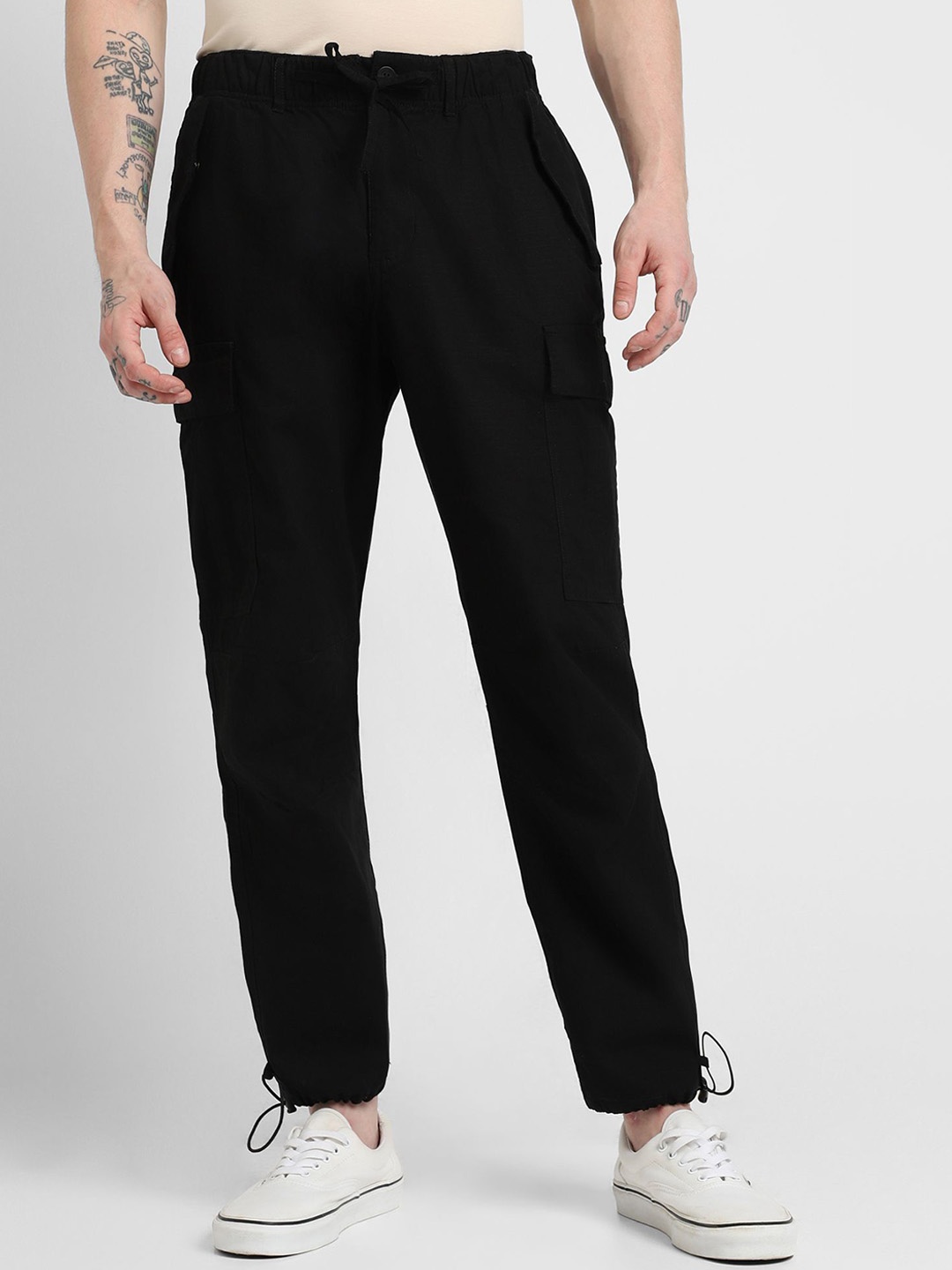 

FOREVER 21 Men Cotton Mid-Rise Casual Cargos Trousers, Black