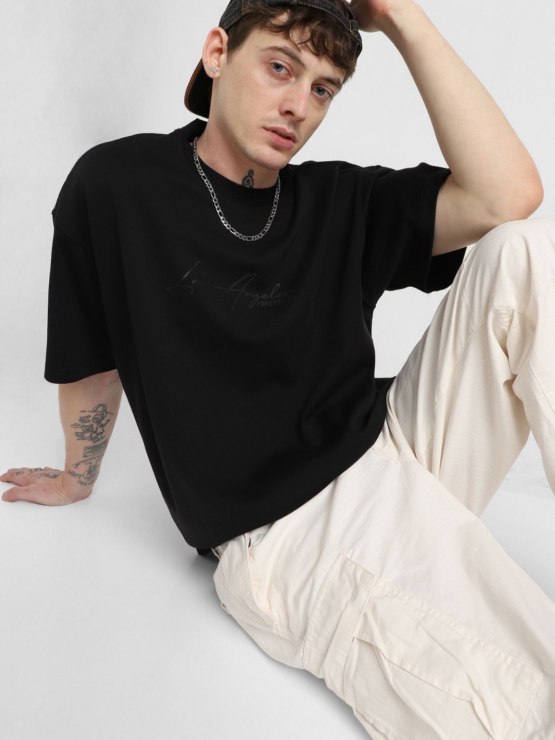 

FOREVER 21 Men Graphic Printed Round Neck Cotton Oversized T-shirt, Black