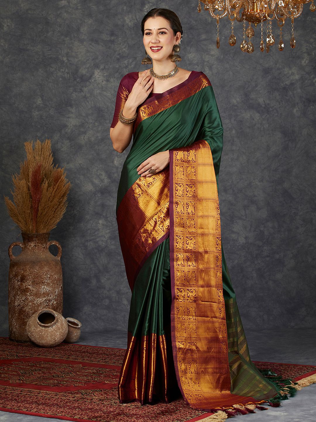 

Mitera Ethnic Motif Zari Woven Banarasi Saree, Maroon