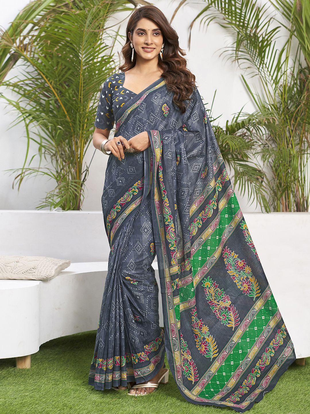 

Mitera Ethnic Motifs Ikat Saree, Grey