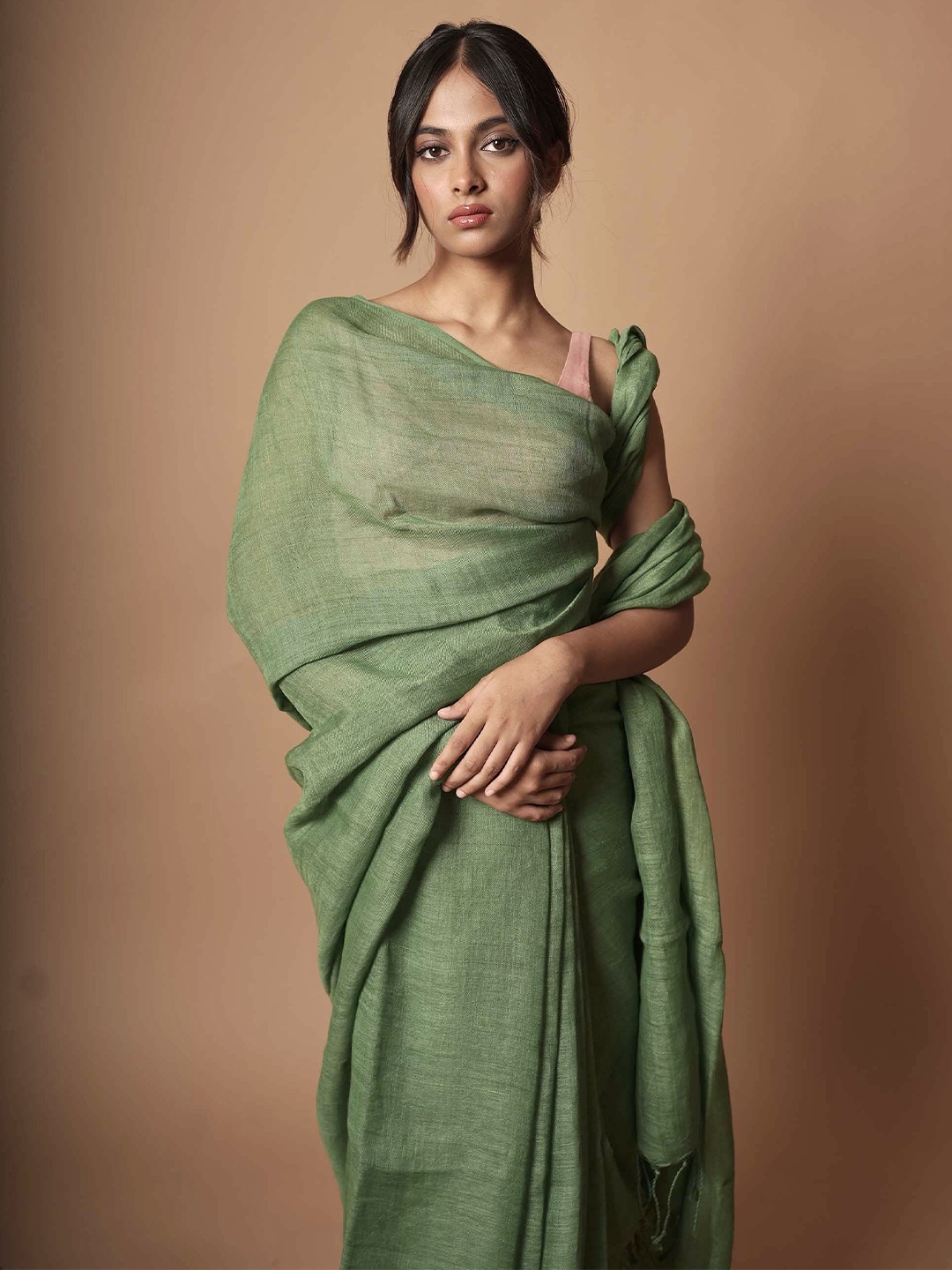 

HUTS AND LOOMS Pure Linen Tassel Saree with no Border, Green