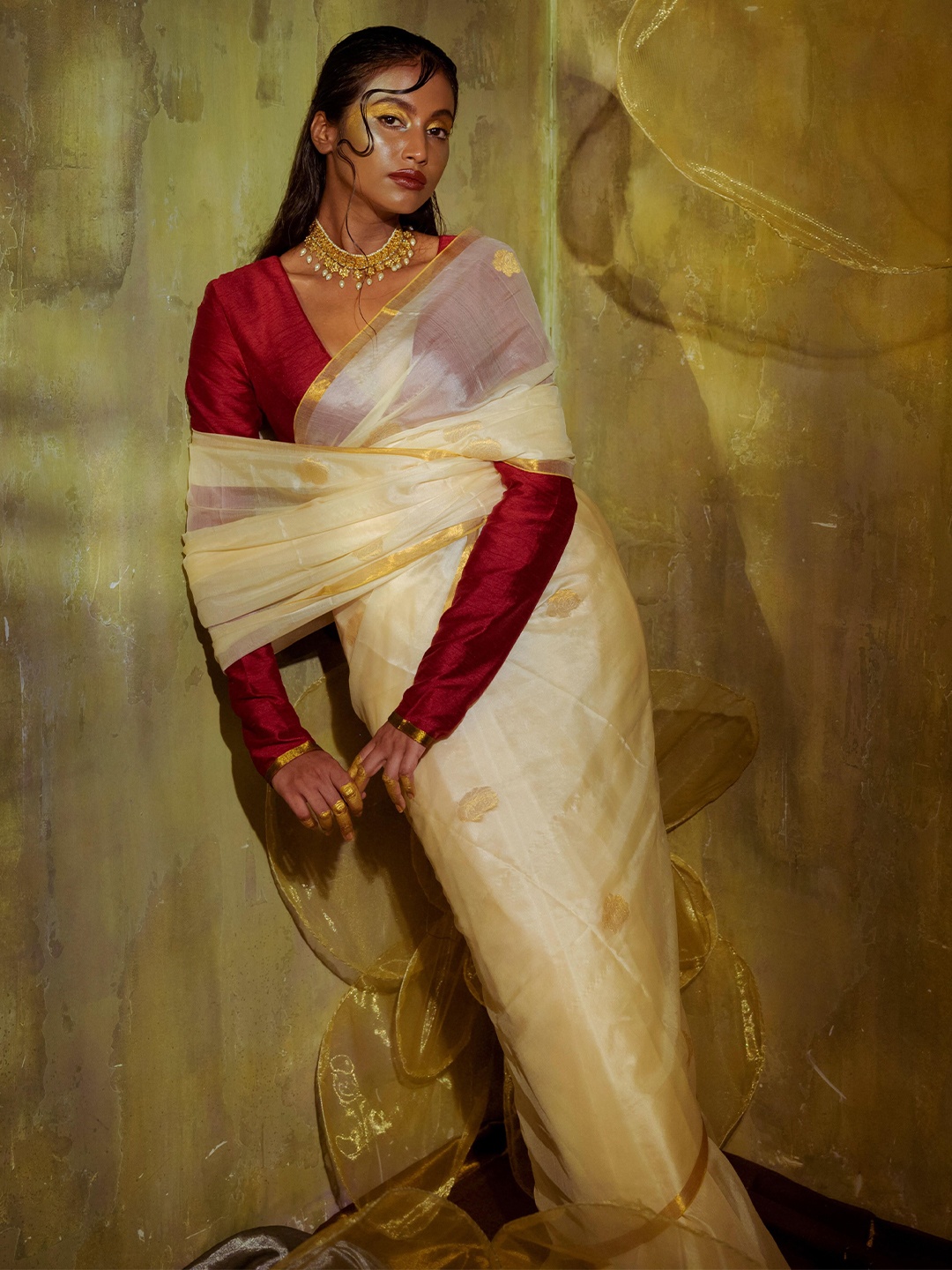 

HUTS AND LOOMS Woven Design Zari Pure Silk Saree, White