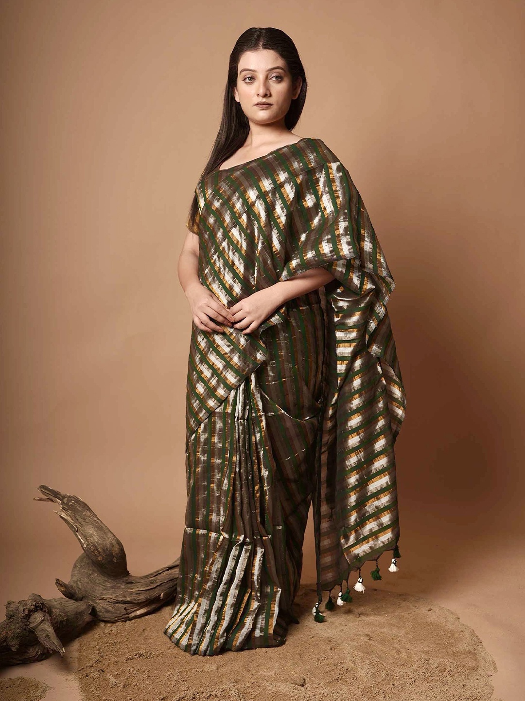 

HUTS AND LOOMS Striped Zari Woven Pure Cotton Saree, Green