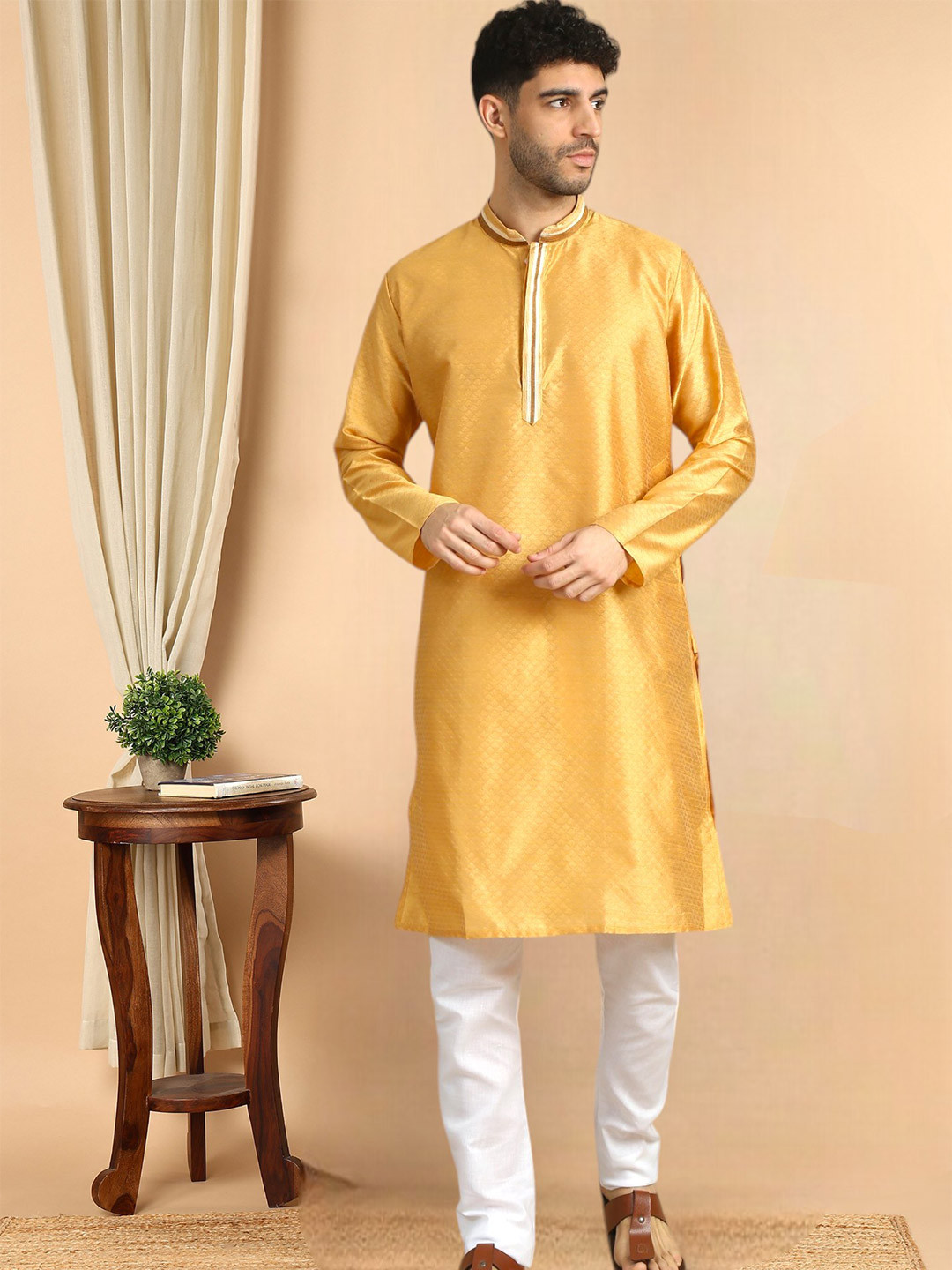 

TATTVA Geometric Woven Design Mandarin Collar Straight Kurta With Trousers, Gold