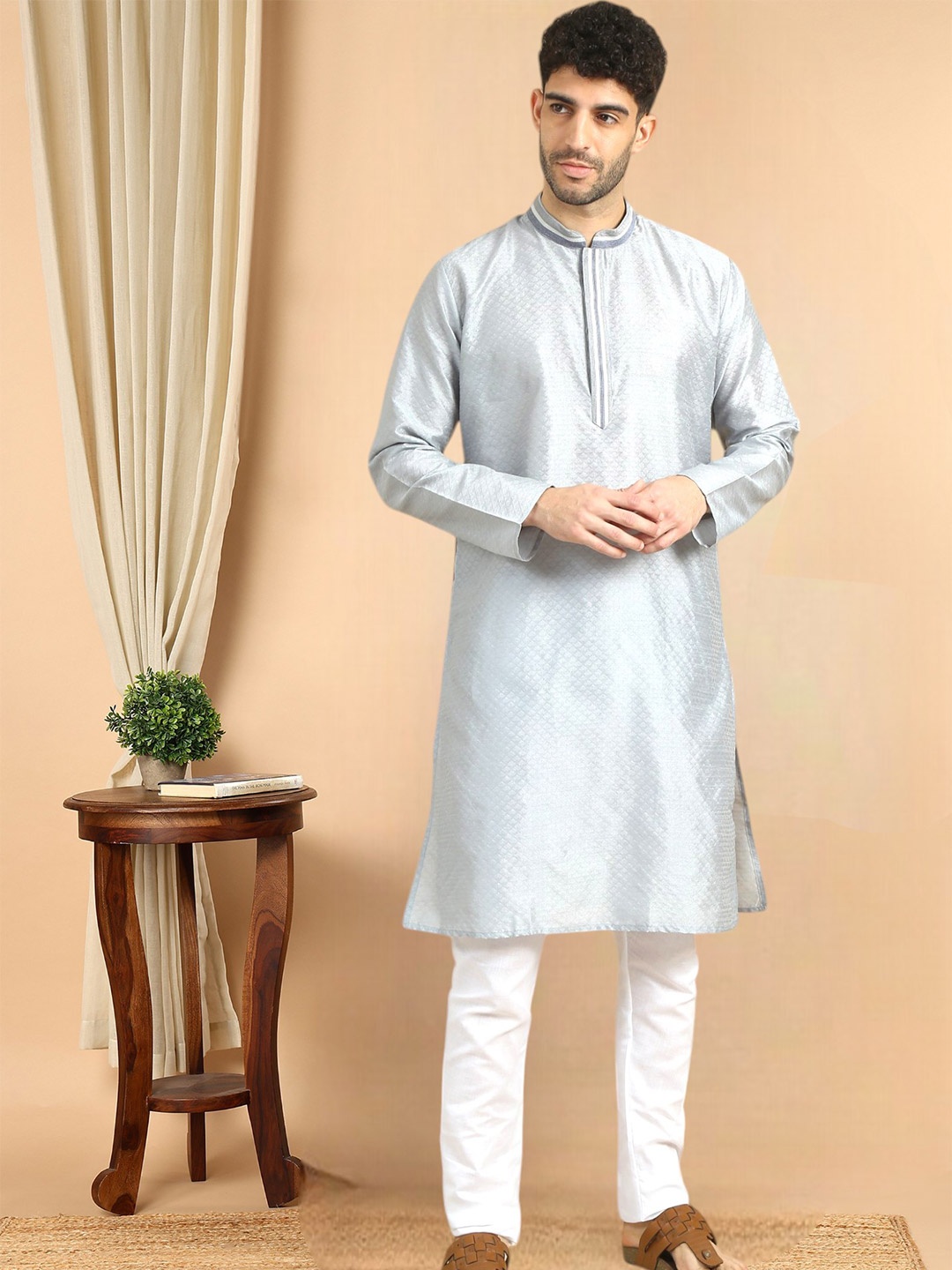 

TATTVA Geometric Woven Design Mandarin Collar Straight Kurta With Trousers, Silver