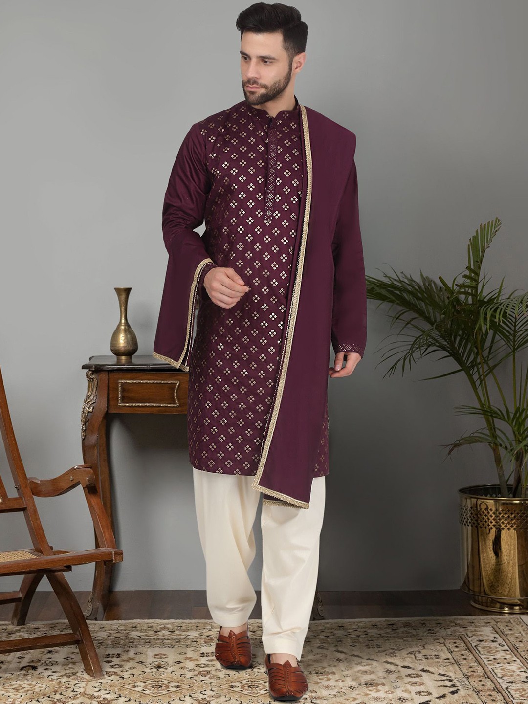 

KRAFT INDIA Men Floral Embroidered Regular Sequinned Kurta with Salwar & With Dupatta, Mauve