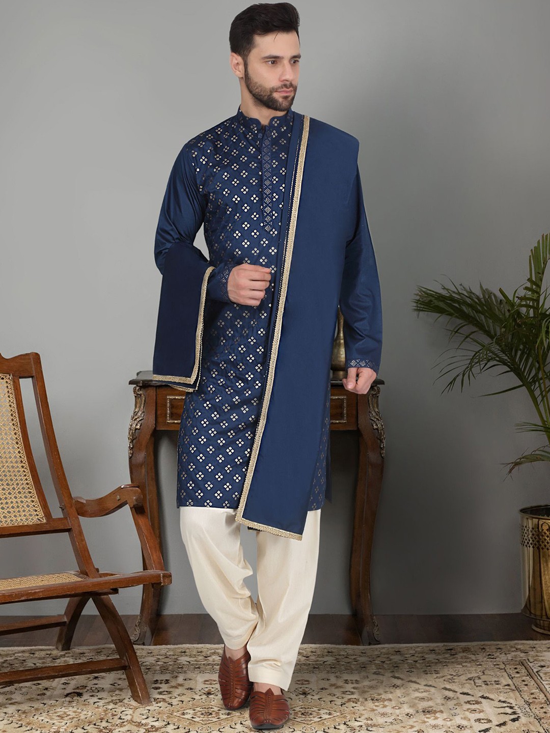 

KRAFT INDIA Men Floral Embroidered Regular Sequinned Kurta with Salwar & With Dupatta, Blue