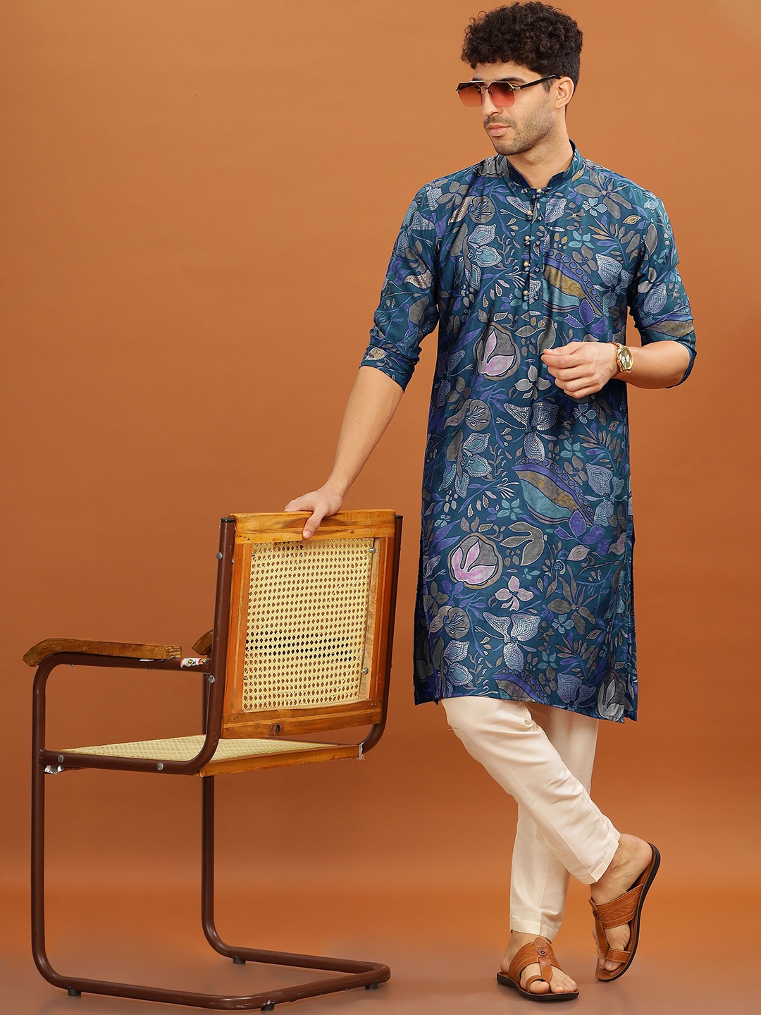 

Anouk Mandarin Collar Floral Printed Straight Kurta, Blue