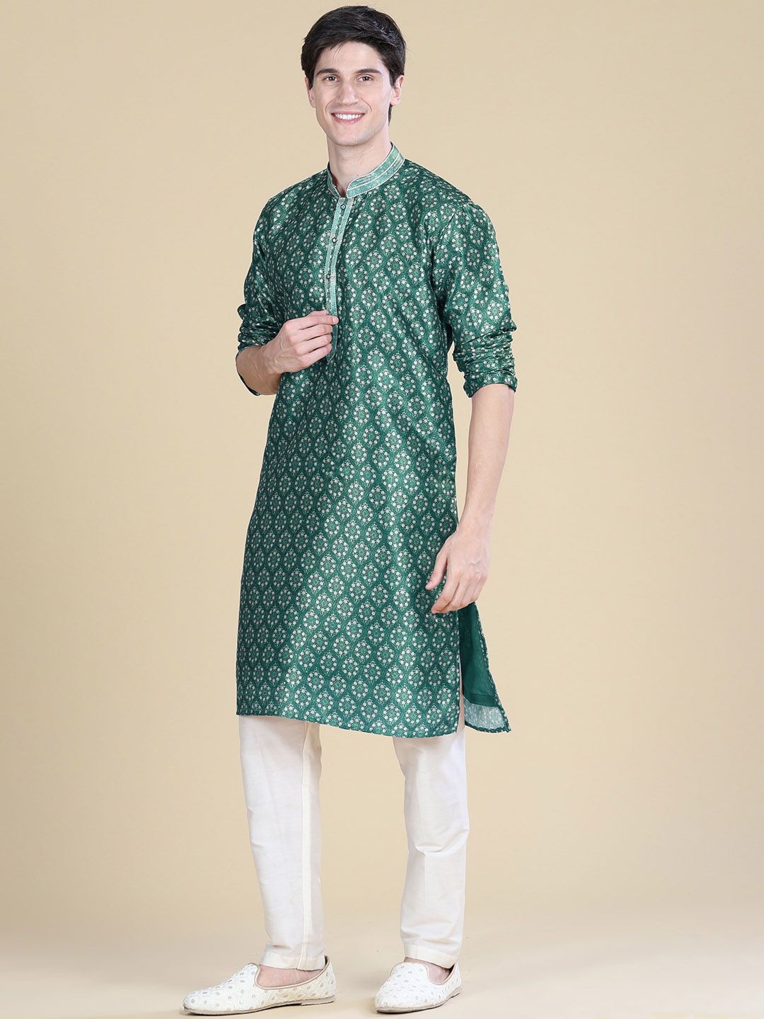 

Anouk Floral Printed Mandarin Collar Thread Work Straight Kurta, Green