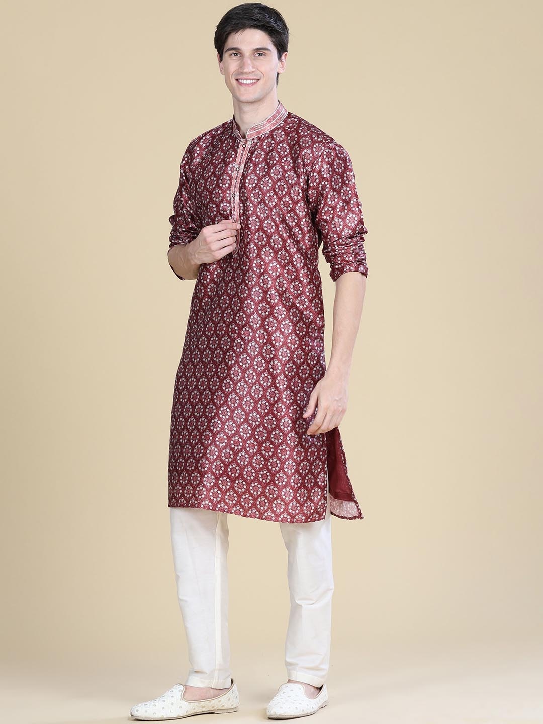 

Anouk Floral Printed Mandarin Collar Raw Silk Straight Kurta, Maroon