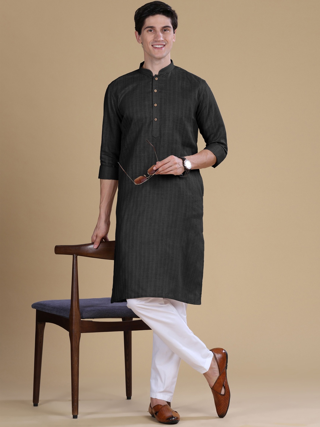 

Anouk Thread Work Kurta, Black