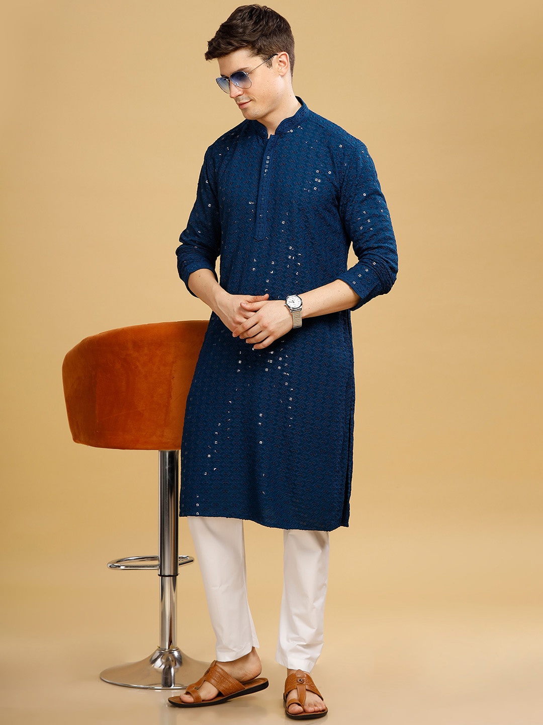 

Anouk Pure Cotton Geometric Sequence Embroidered Kurta, Blue