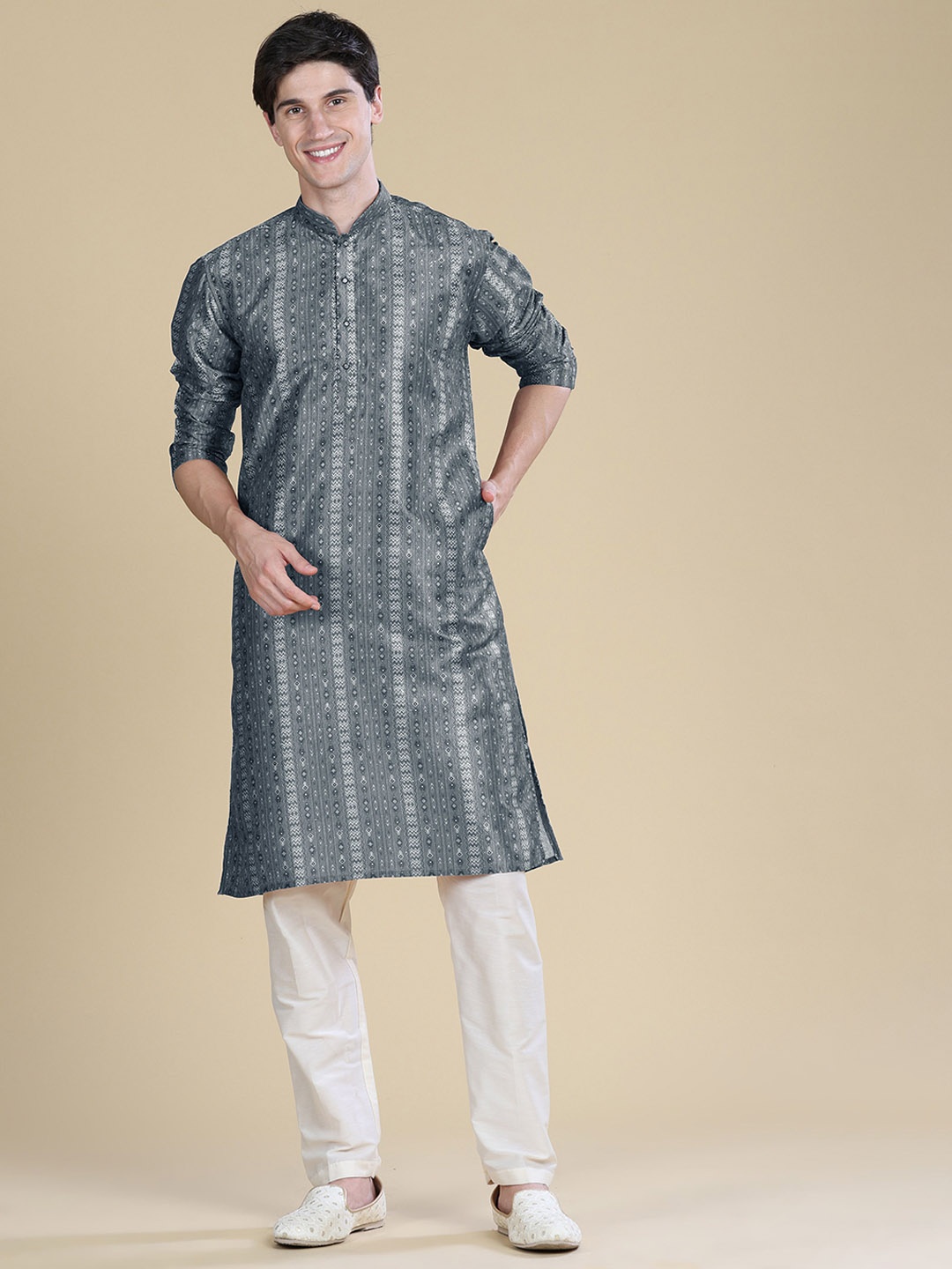 

Anouk Grey Striped Mandarin Collar Straight Kurta