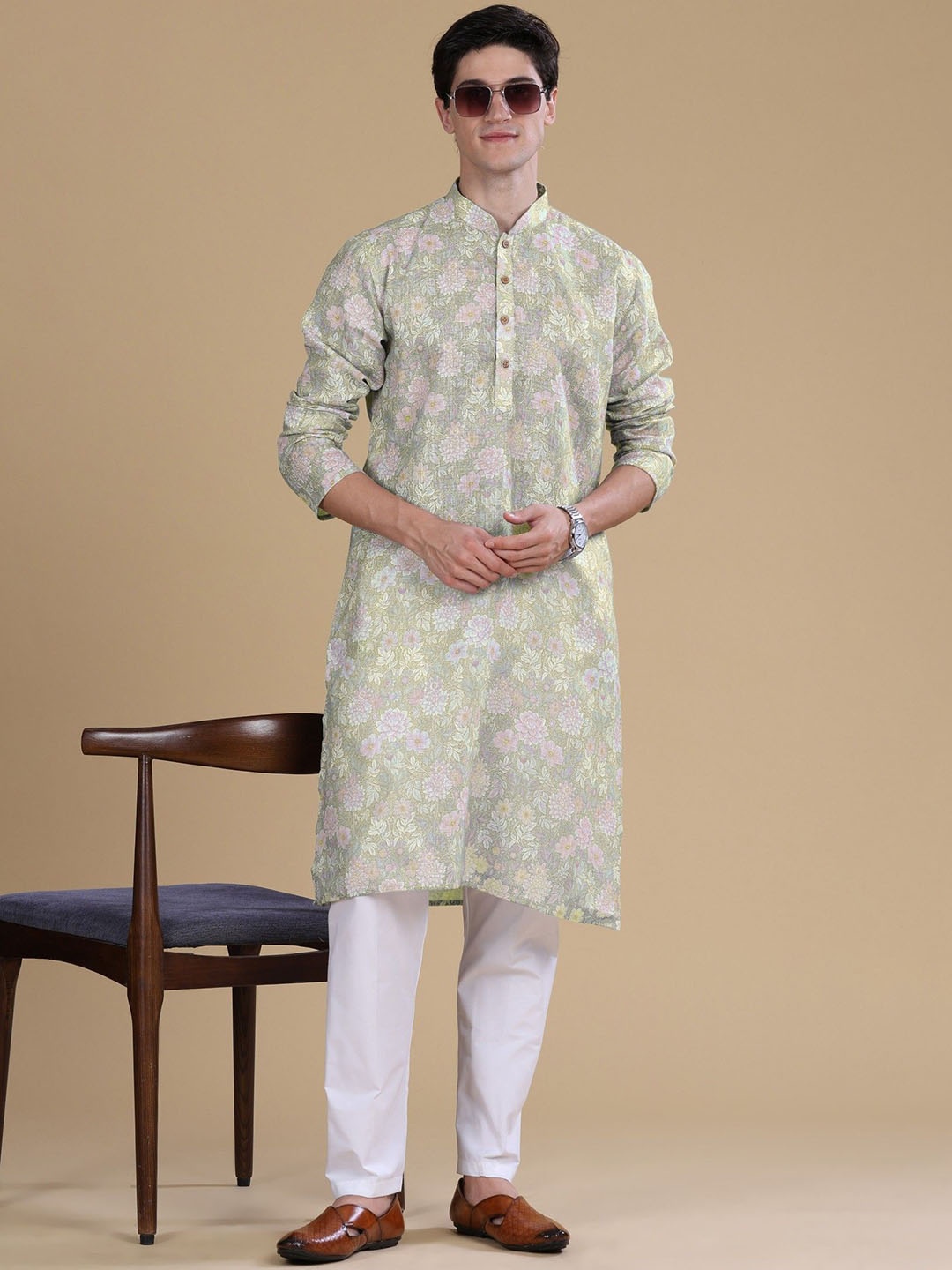 

Anouk Floral Printed Mandarin Collar Cotton Straight Kurta, Green