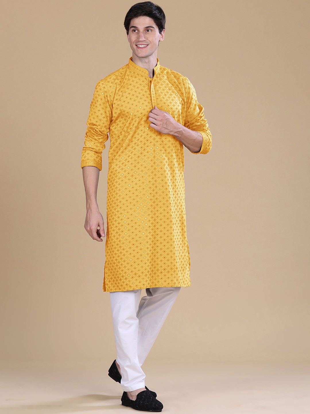 

Anouk Geometric Embroidered Sequence Mandarin Collar Cotton Straight Kurta, Yellow