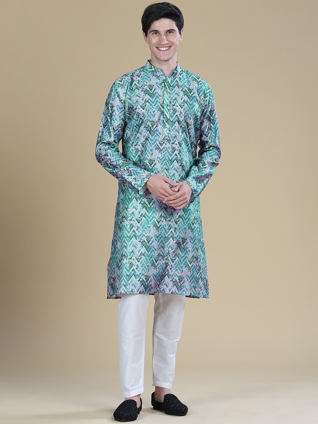 

Anouk Mandarin Collar Printed Thread Work Kurta, Green