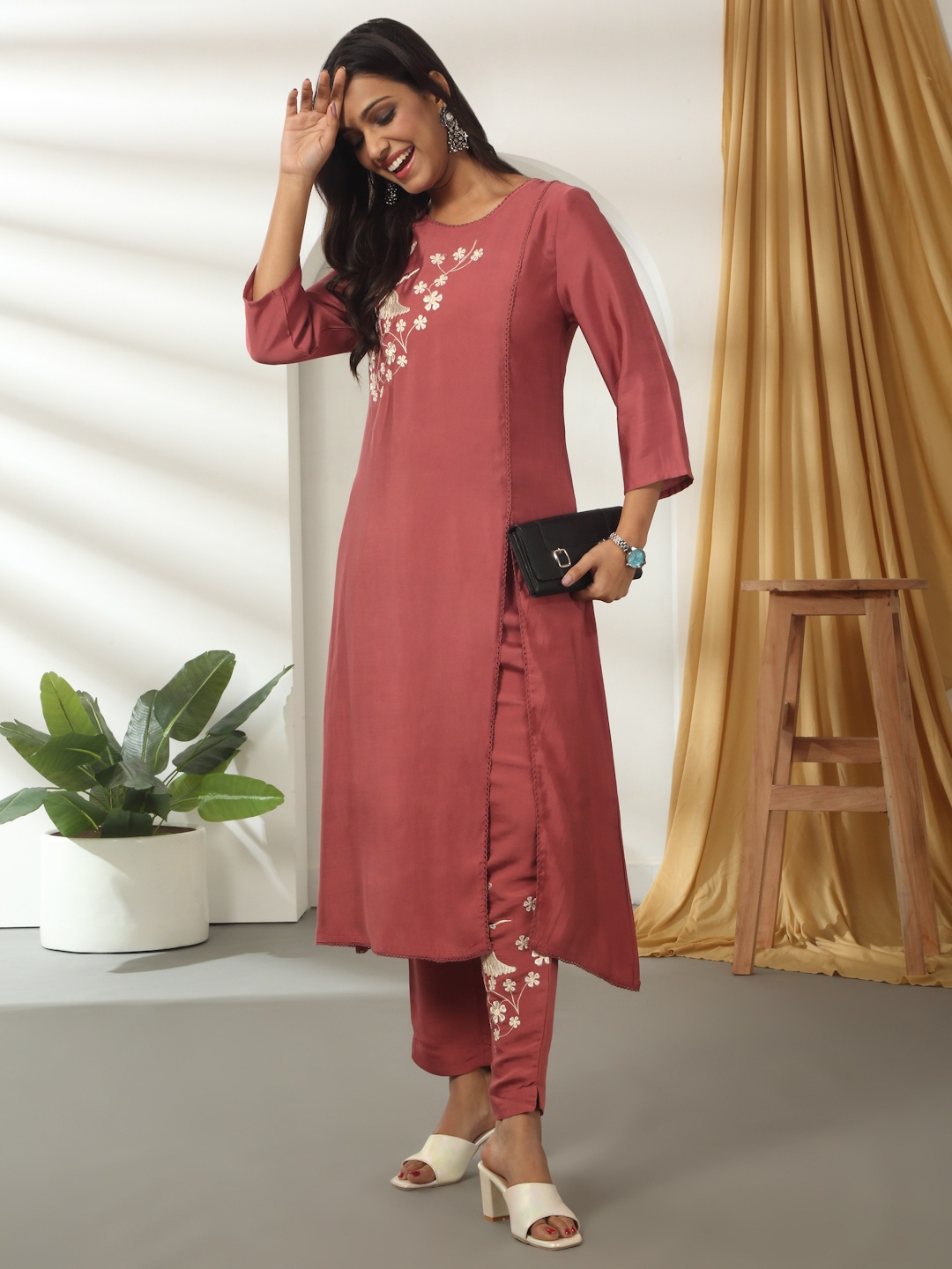 

Likha Floral Embroidered High Slit Straight Kurta with Trousers, Pink