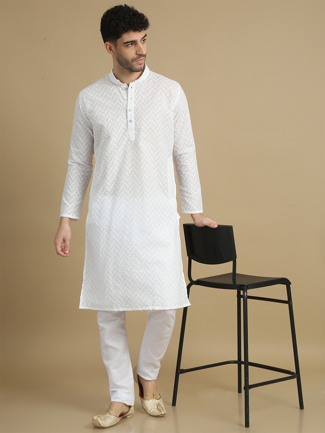 

TATTVA Geometric Embroidered Thread Work Straight Kurta With Trousers, White