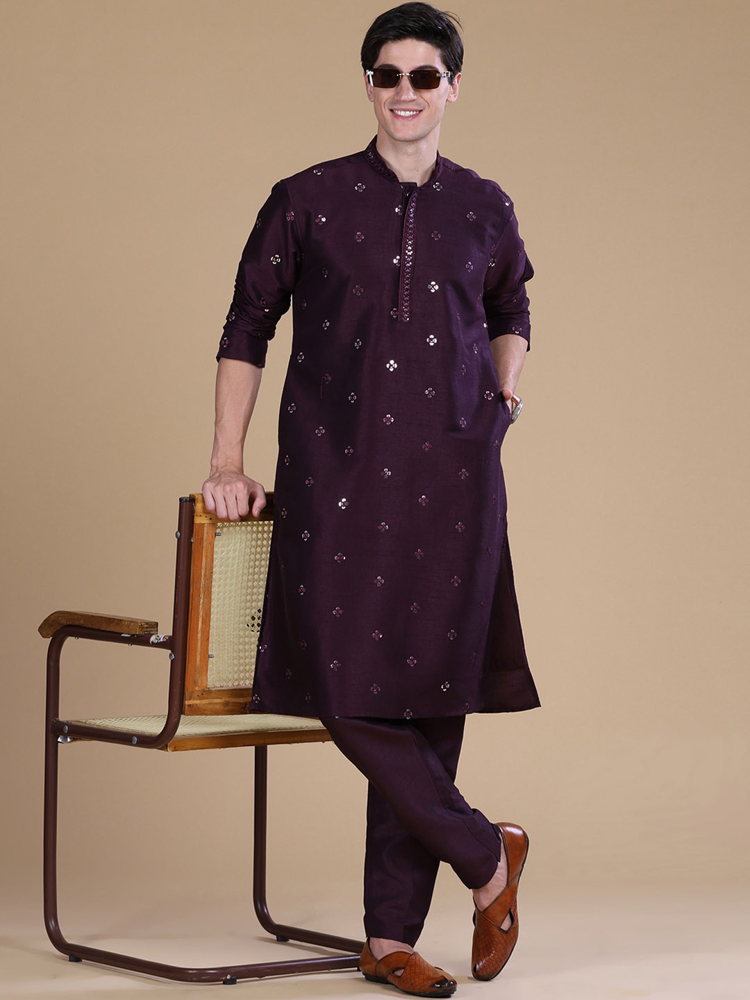 

Anouk Floral Embroidered Regular Sequinned Kurta with Pyjamas, Purple