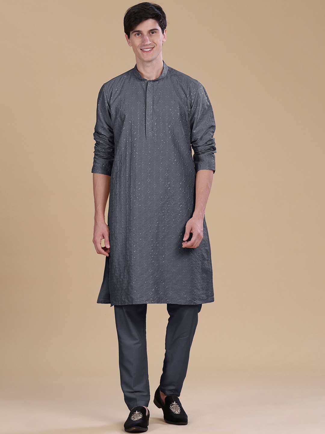 

Anouk Ethnic Motifs Embroidered Mandarin Collar Thread Work Straight Kurta With Trousers, Grey