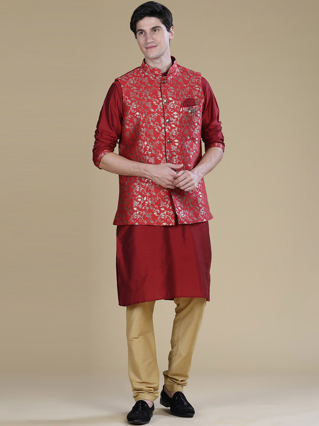 

Anouk Men Jacquard Kurta & Pyjama With Nehru Jacket, Red